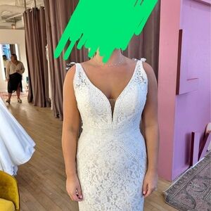 Chic Ivory Lace Wedding Dress